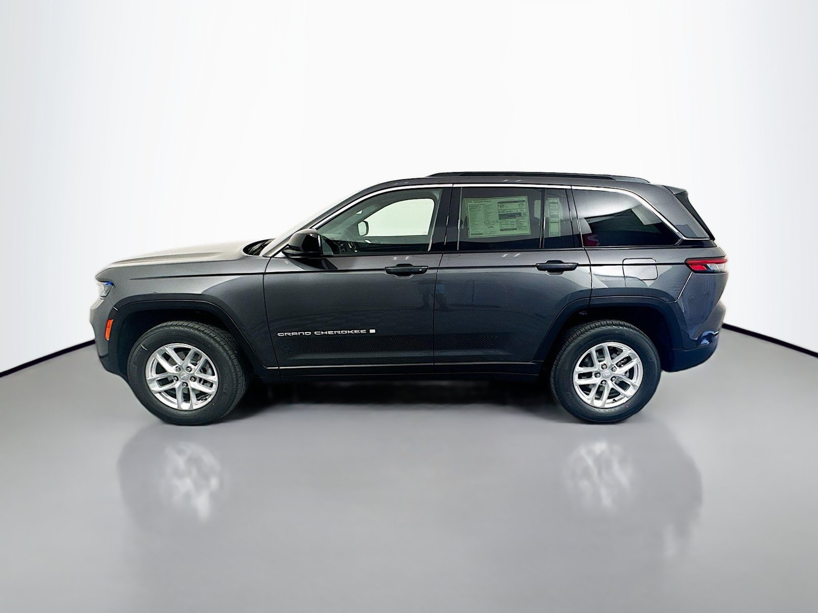 New 2026 Jeep Grand Cherokee Laredo X AWD/4WD image 4