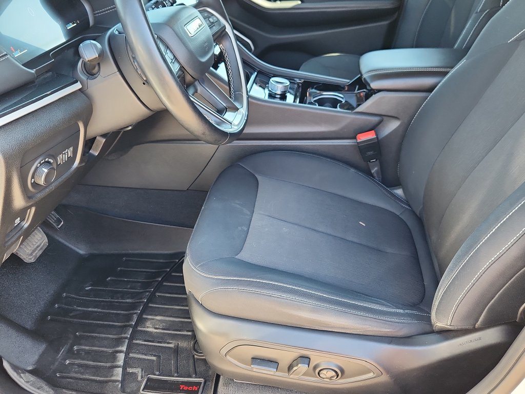 Used 2022 Jeep Grand Cherokee L Laredo w/ Luxury Tech Group I AWD/4WD image 7
