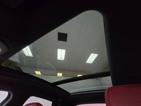 Certified 2025 Porsche Macan image 45