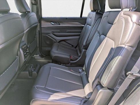 New 2025 Jeep Grand Cherokee L Limited w/ Luxury Tech Group II image 17