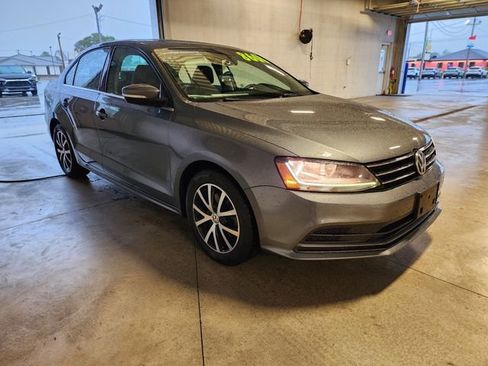 Used 2017 Volkswagen Jetta SE FWD image 6