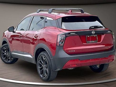 Used 2025 Nissan Kicks SR FWD image 11