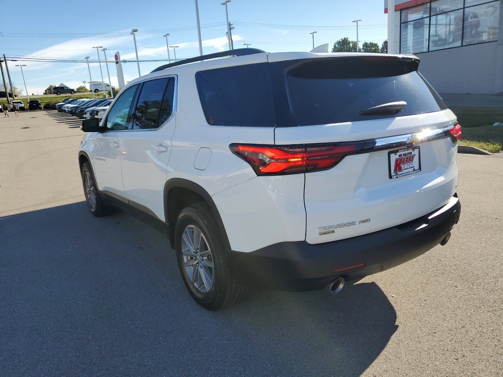 Used 2024 Chevrolet Traverse LT AWD/4WD image 3