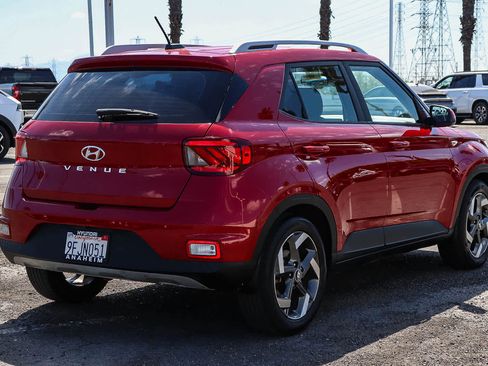 Used 2023 Hyundai Venue SEL FWD image 6