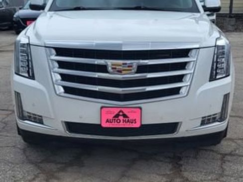 Used 2019 Cadillac Escalade Luxury AWD/4WD image 21