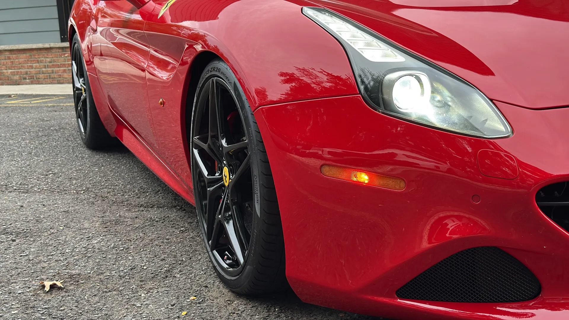 Used 2017 Ferrari California T RWD image 49