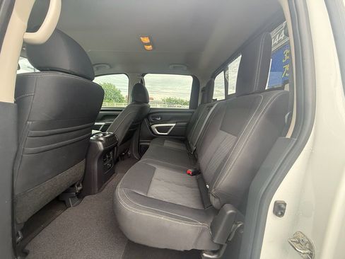 Used 2018 Nissan Titan SV w/ SV Convenience Package AWD/4WD image 19