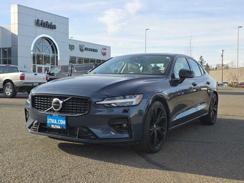 Used 2024 Volvo S60 B5 Core image 1