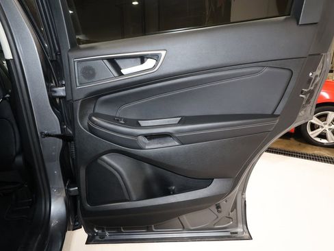 Used 2024 Ford Edge Titanium image 19