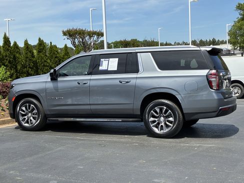 Used 2022 Chevrolet Suburban LS w/ Driver Alert Package image 9