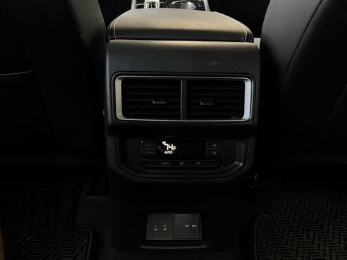 Used 2024 Volkswagen Atlas SE FWD image 15