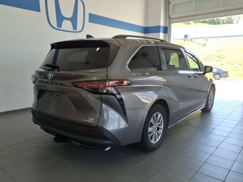 Used 2021 Toyota Sienna LE w/ LE Plus Package FWD image 5