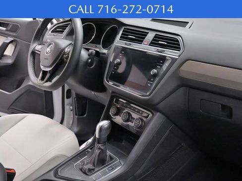 Used 2021 Volkswagen Tiguan SE image 18