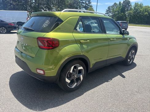 Used 2023 Hyundai Venue SEL FWD image 8
