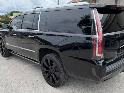 Used 2018 Cadillac Escalade ESV Premium Luxury image 7