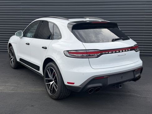 Certified 2022 Porsche Macan S AWD/4WD image 3