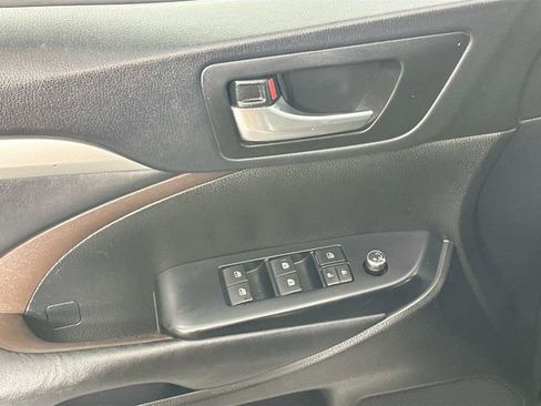 Used 2019 Toyota Highlander XLE w/ Protection Package #3 image 25