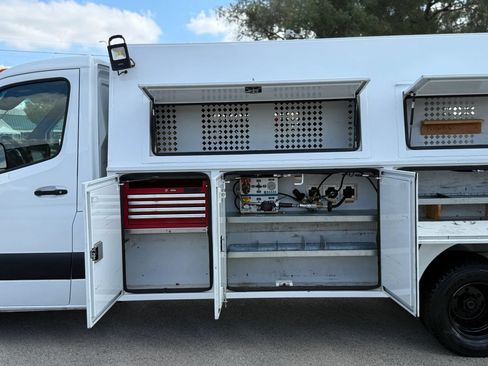 Used 2019 Freightliner Sprinter 3500 w/ Premium Package RWD image 19