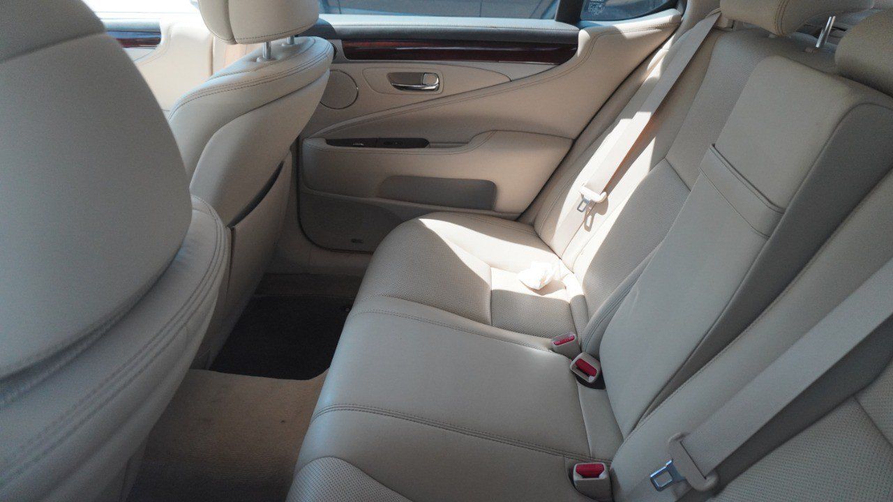 Used 2017 Lexus LS 460 w/ Comfort Package RWD image 11