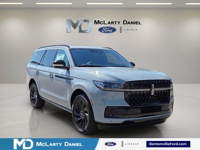 New 2025 Lincoln Navigator Reserve w/ Jet Appearance Package