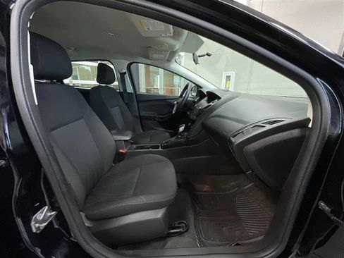 Used 2018 Ford Focus SE FWD image 25
