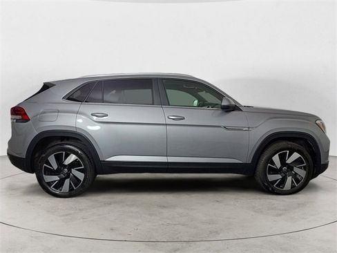 Used 2024 Volkswagen Atlas Cross Sport SE image 6