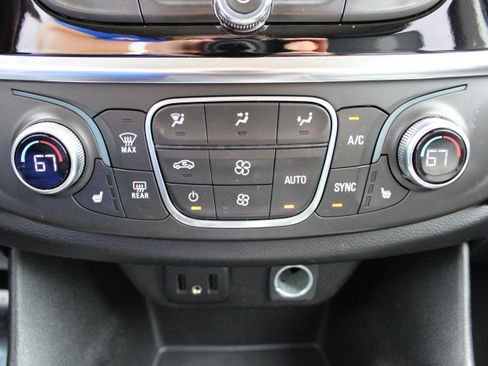 Used 2019 Chevrolet Traverse LT w/ LT Premium Package FWD image 22