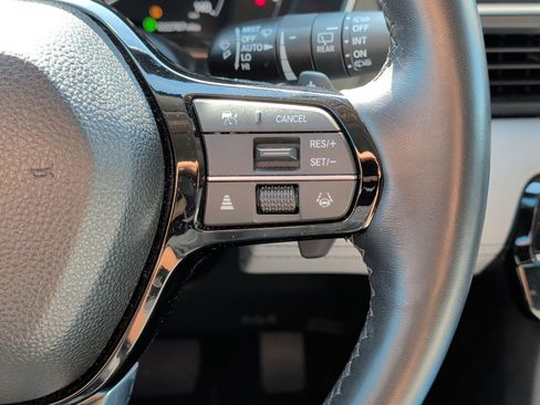 Used 2025 Honda Pilot Elite image 15