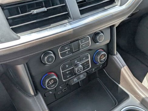 Used 2022 Chevrolet Suburban LT w/ Luxury Package image 23