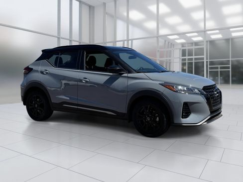 Used 2022 Nissan Kicks SR FWD image 8
