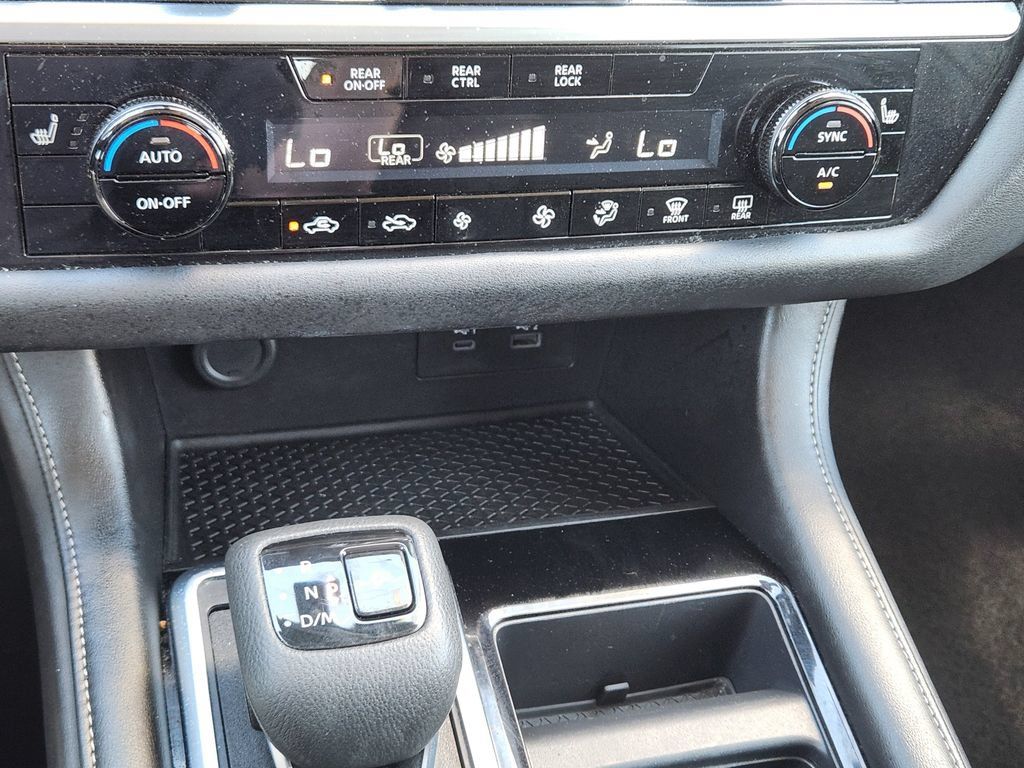 Used 2025 Nissan Pathfinder SV FWD image 23