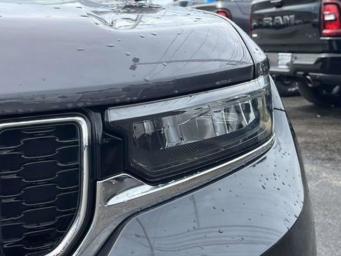 Used 2022 Jeep Grand Cherokee L Limited AWD/4WD image 9