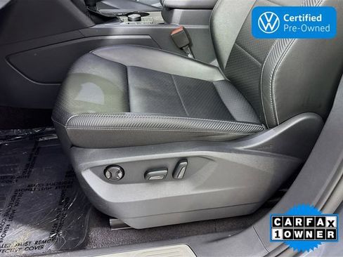 Certified 2022 Volkswagen Atlas Cross Sport SE AWD/4WD image 17