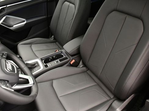 Used 2025 Audi Q3 2.0T Premium Plus w/ Premium Plus Package image 40