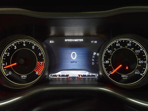 Used 2015 Jeep Cherokee Trailhawk w/ Comfort/Convenience Group AWD/4WD image 31