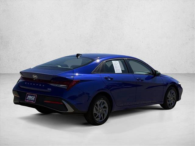 Used 2025 Hyundai Elantra Hybrid FWD image 5