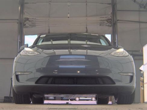 Used 2022 Tesla Model Y Performance image 3