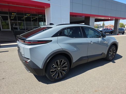 Used 2026 Toyota C-HR AWD/4WD image 4