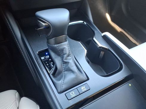 Used 2025 Lexus ES 300h w/ Luxury Package image 26