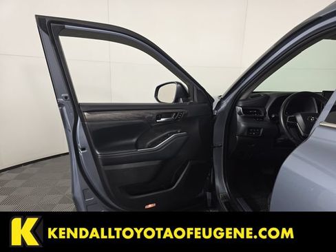 Used 2023 Toyota Highlander Limited AWD/4WD image 22