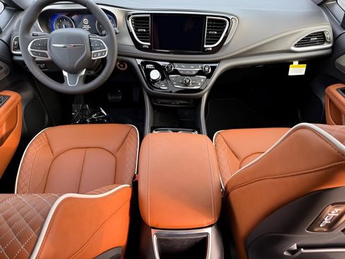 New 2026 Chrysler Pacifica Pinnacle image 16