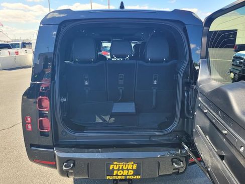 Used 2025 Land Rover Defender 130 X-Dynamic SE AWD/4WD image 11