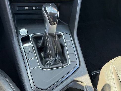 Used 2022 Volkswagen Tiguan SE FWD image 17