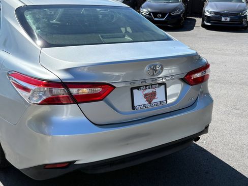 Used 2018 Toyota Camry LE w/ Moonroof Package FWD image 6
