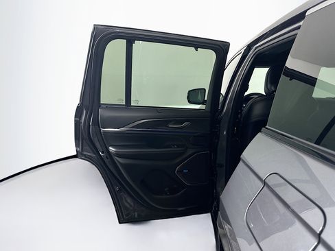 Used 2022 Jeep Grand Cherokee Overland w/ Luxury Tech Group IV image 27