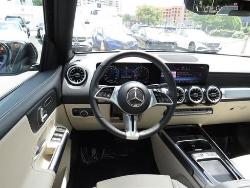 Used 2026 Mercedes-Benz GLB 250 4MATIC image 9