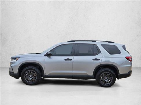 Used 2025 Honda Pilot TrailSport image 9
