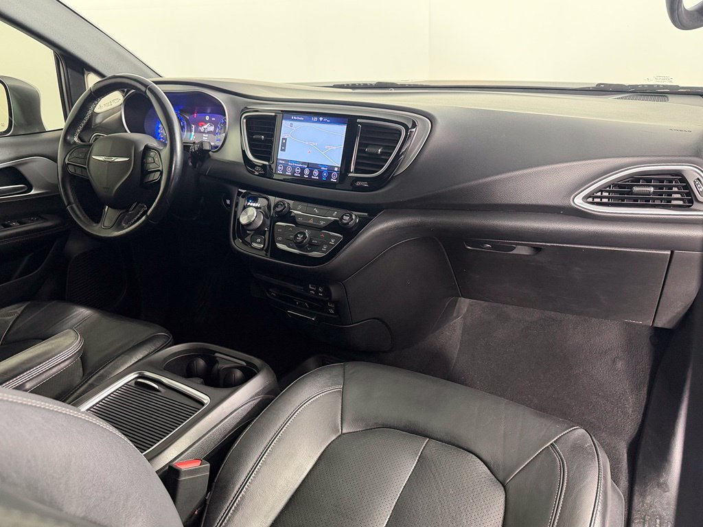 Used 2018 Chrysler Pacifica Touring-L Plus w/ S Appearance Package FWD image 12