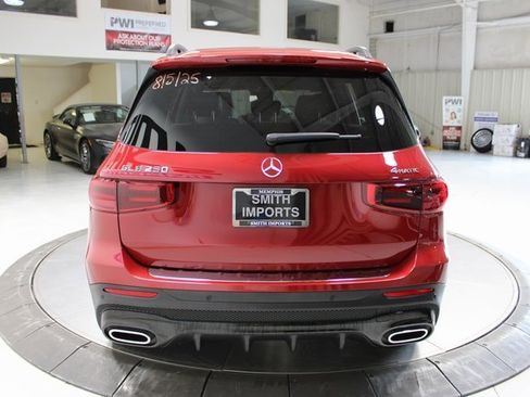 Used 2024 Mercedes-Benz GLB 250 4MATIC image 5
