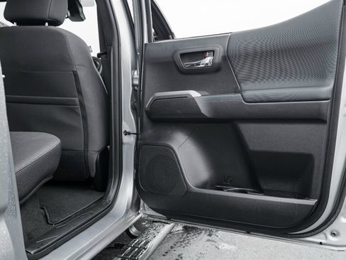 Used 2019 Toyota Tacoma TRD Off-Road image 36